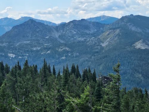 Looking into Leo Lake